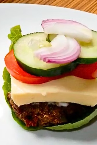 Wrap de Cheeseburger com Alface, imagem do material ilustrado