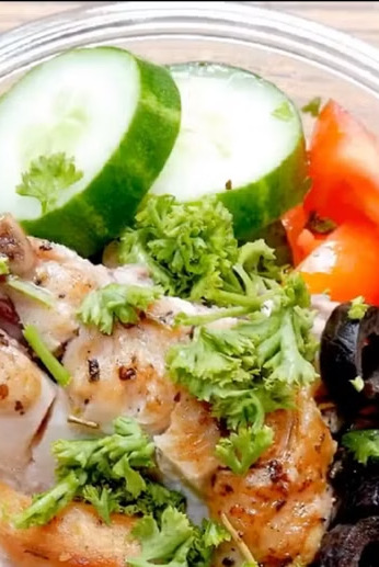 Salada de Frango com Pepino, imagem do material ilustrado