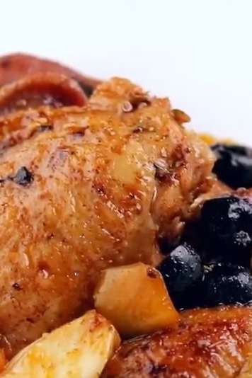Ensopado Keto de Frango e linguiça, imagem do material ilustrado